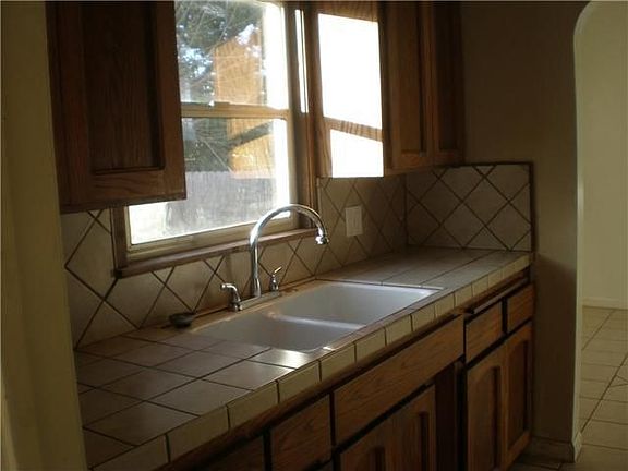 5th image of 2850 35th Ave
