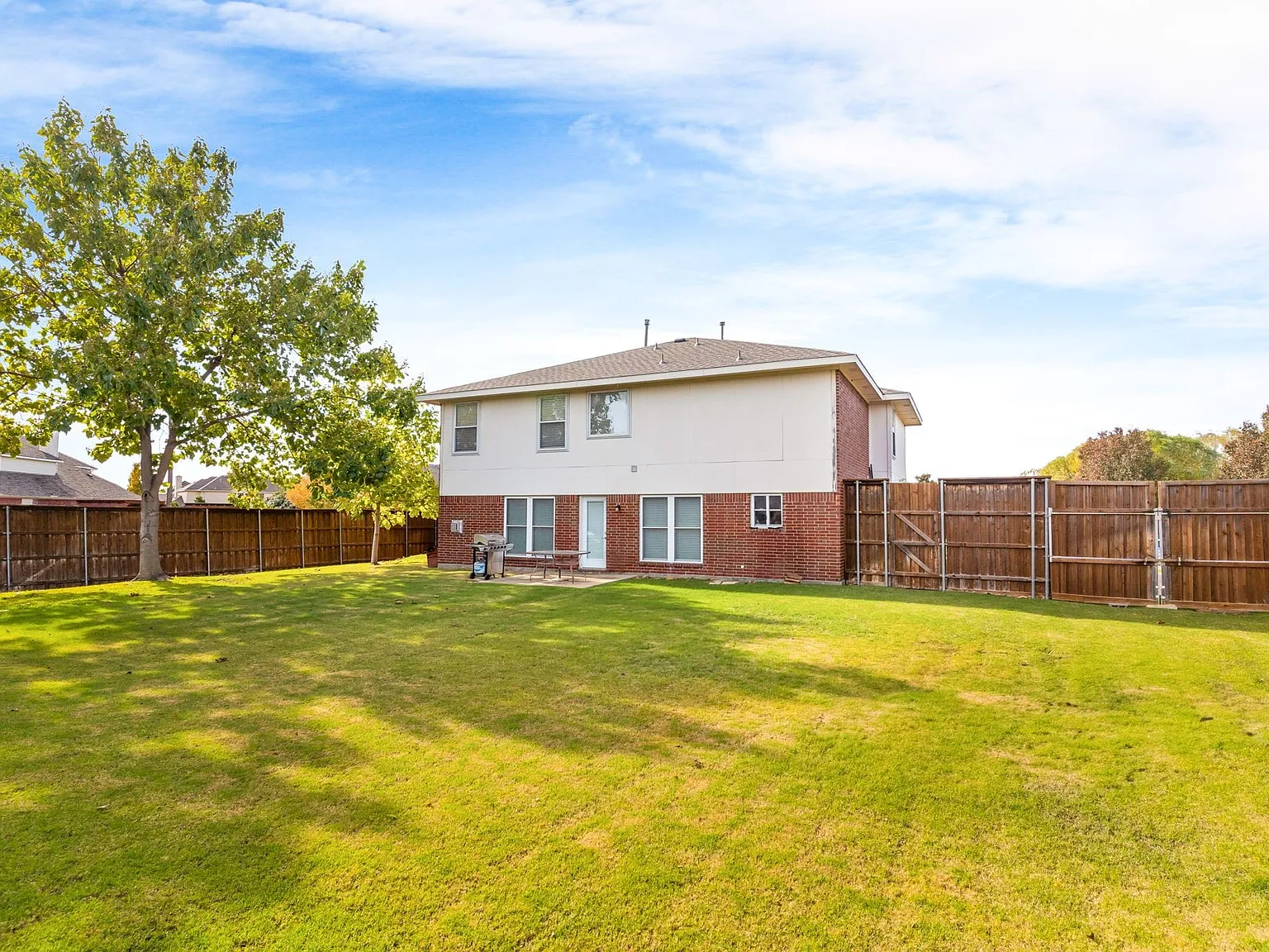 3 bed, 2.5 bath, 2674 sqft, $2,800 — Photo 3