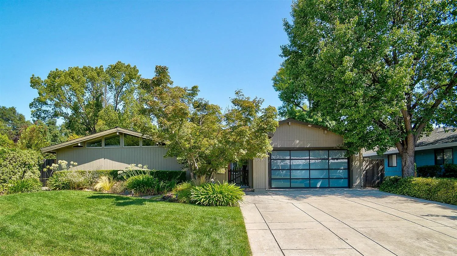 1037 Entrada Rd photo 1