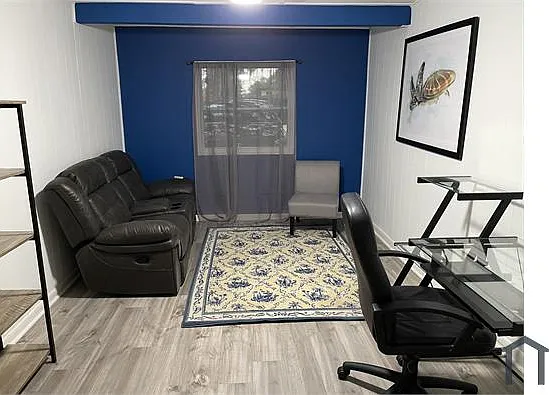 4 bed, 1350 sqft, $2,100 — Photo 3