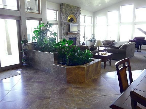Planter/Great Room