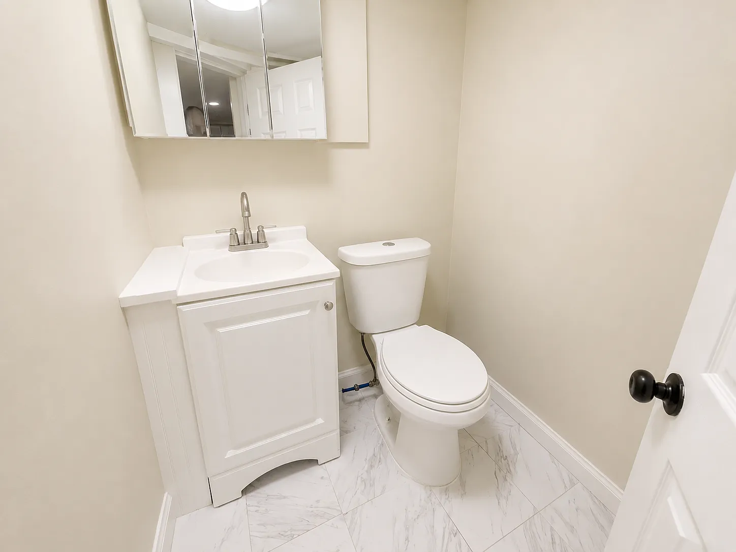 3 bed, 1.5 bath, 1200 sqft, $2,045 — Photo 3