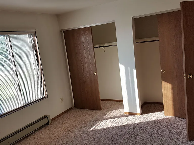 512 E Bronson Rd — Photo 5