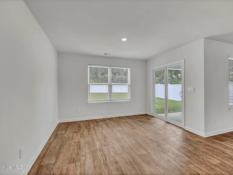 668 Buckeye Rd NE — Photo 7