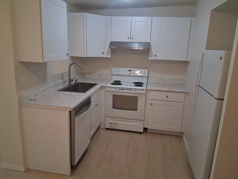4929 S Cherry Ave — Photo 2