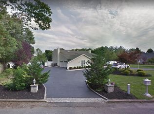 144 Weeks Dr #1S, Huntington Station, NY 11746