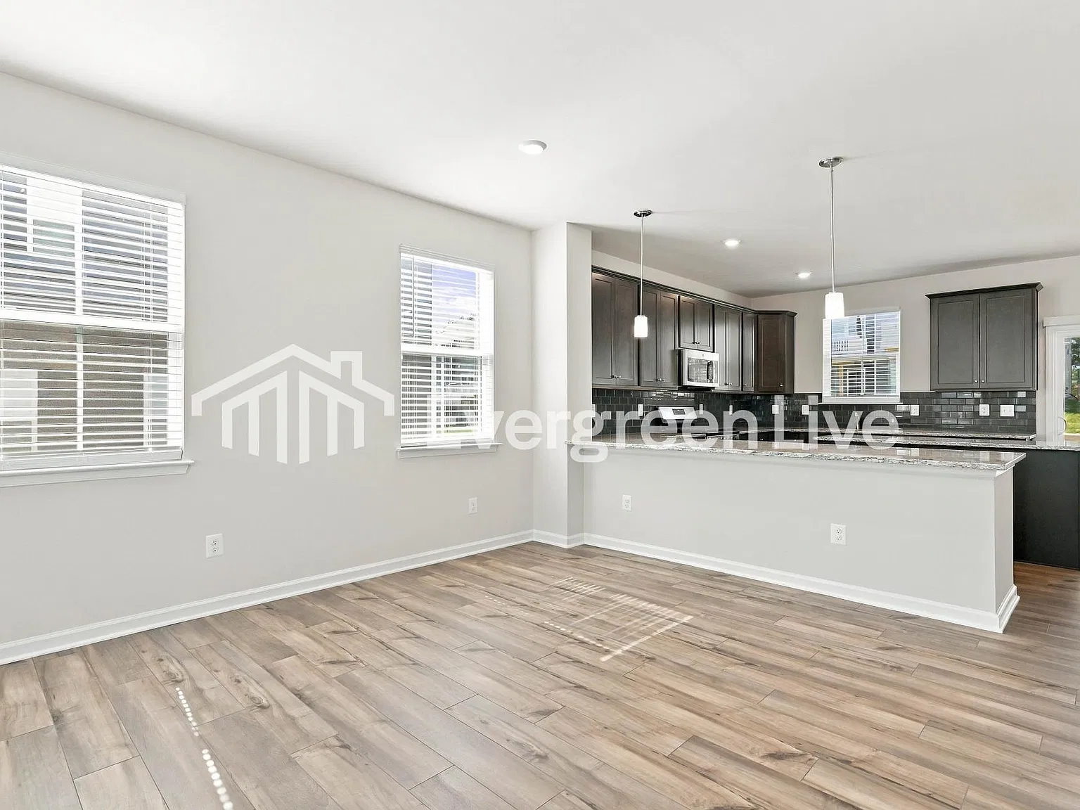3 bed, 2.5 bath, 2427 sqft, $2,725 — Photo 4