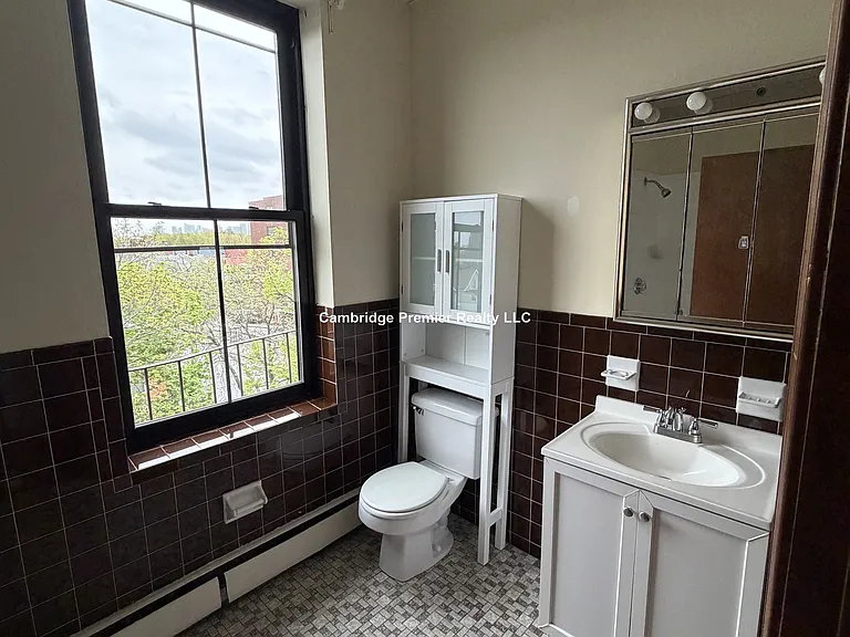 247 Pearl St #301 — Photo 11