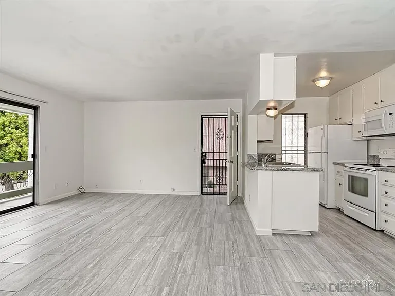 962 Loring St #2B — Photo 2