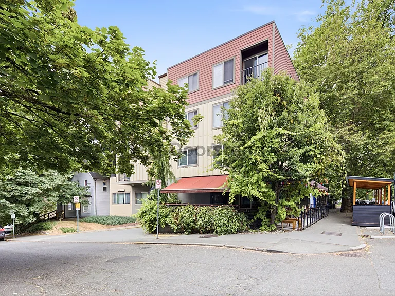 601 Summit Ave E #203 — Photo 26