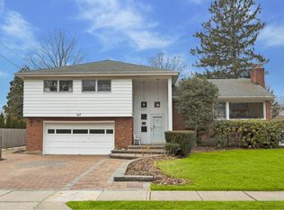 157 Cold Spring Rd, Syosset, NY 11791