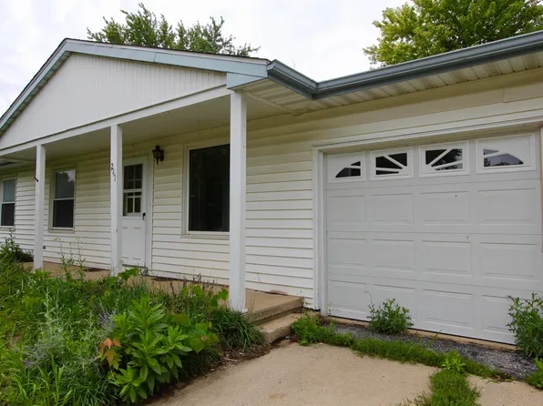 241 Briargate Rd, Washington, IL 61571