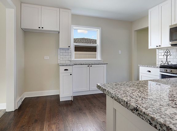 5th image of 13628 Loomis Ln