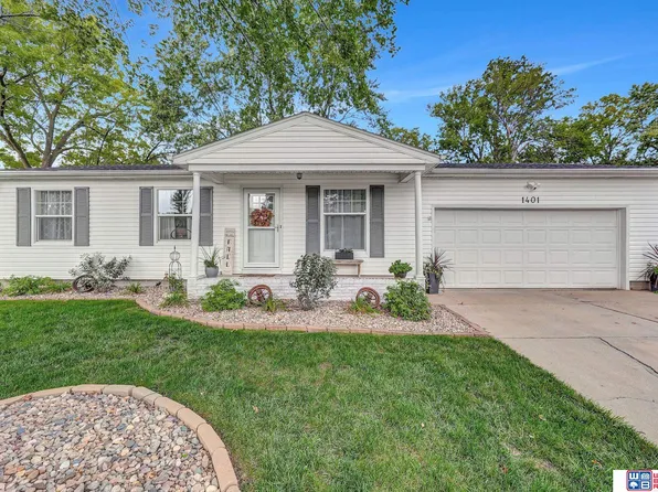 1401 Urbana Ln, Lincoln, NE 68505