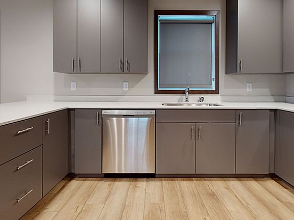 5th image of 607 12th Ave SE #2