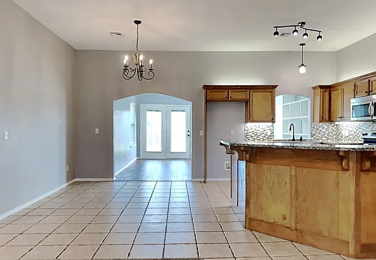 1717 SW 32nd St — Photo 7