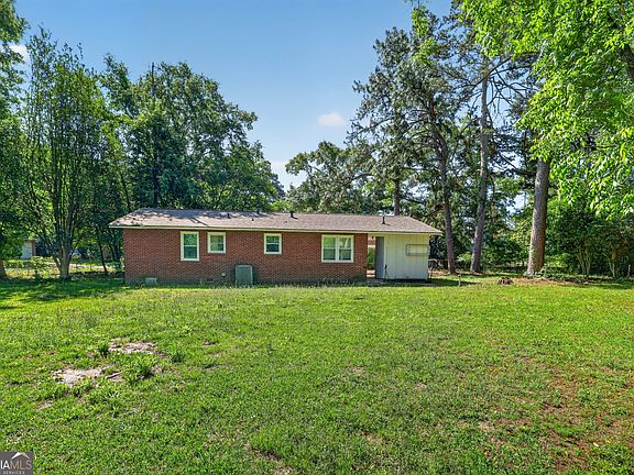 4th image of 2309 Sumac Dr