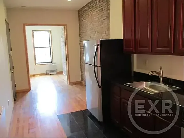 291 Cornelia St #1C — Photo 7