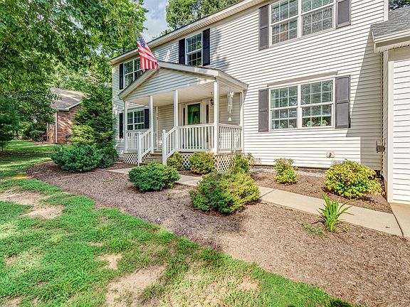5th image of 208 Heather Ln