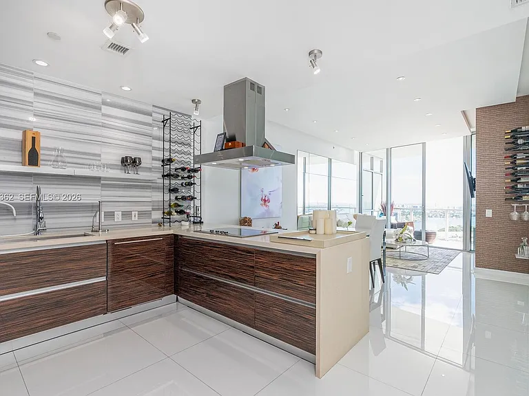 1100 Biscayne Blvd #4103 — Photo 7