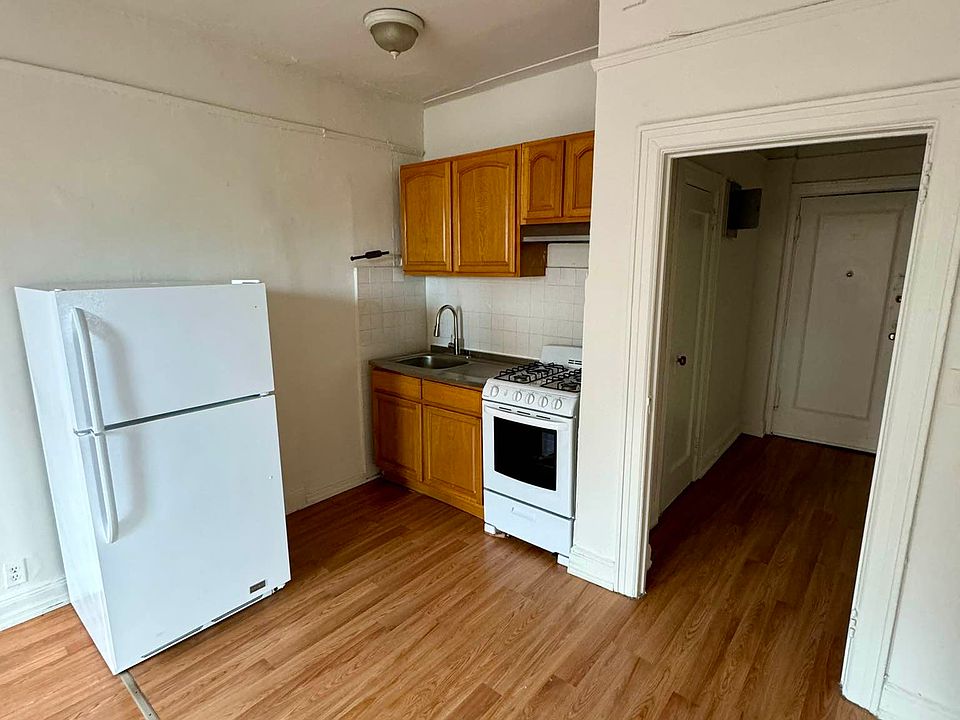 2nd image of 28-05 23rd St #3E