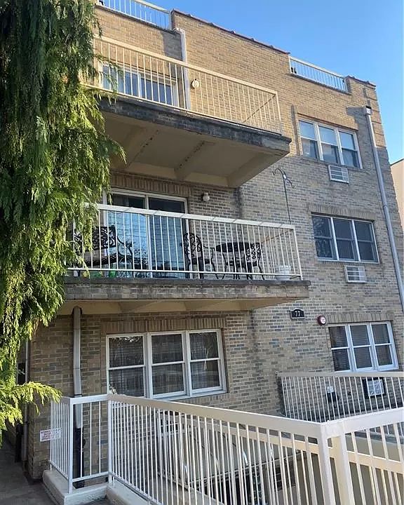 1st image of 77 Dahlgren Pl APT 2A