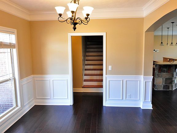2nd image of 136 Bainbridge Dr