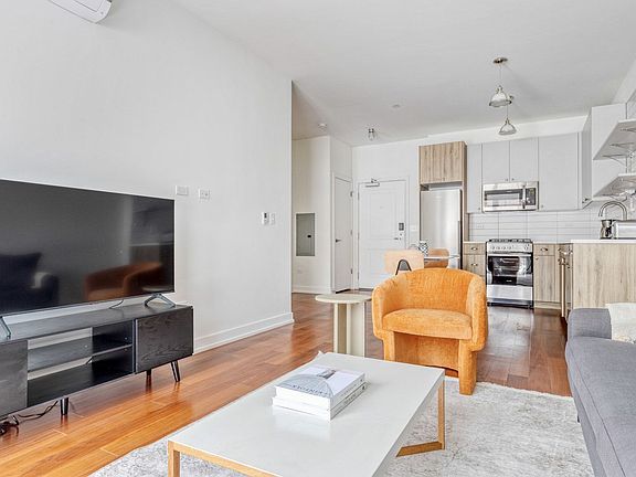 4th image of 4740 N Winthrop Ave #214