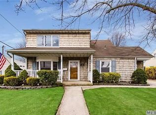 306 Gardiners Ave, Levittown, NY 11756