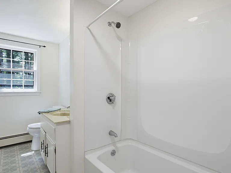 37 Woodbury Rd — Photo 13