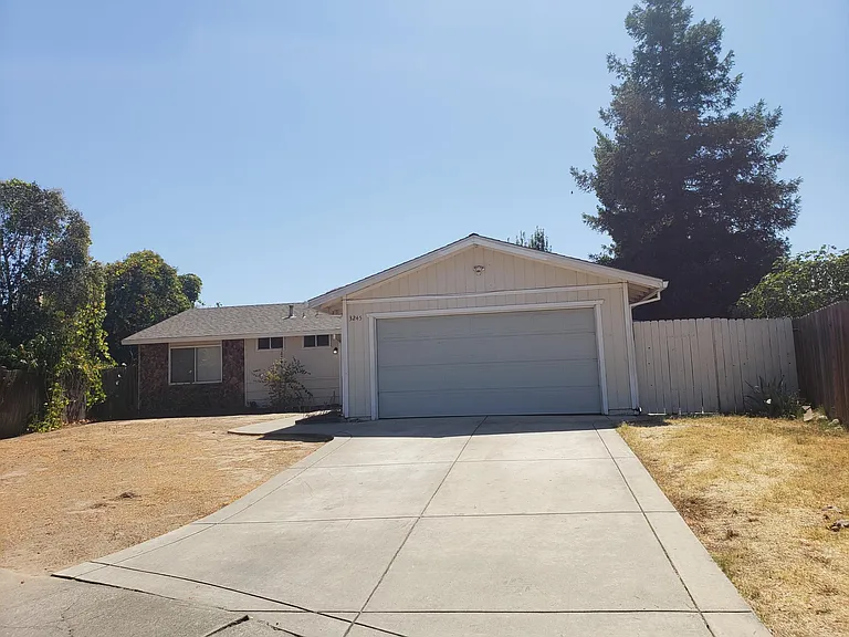 3245 Sanbury Cir — Photo 3