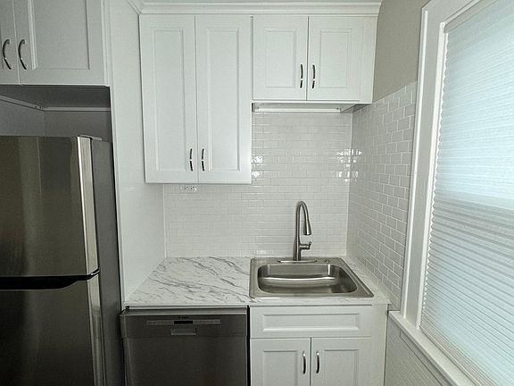 5th image of 256 Saint Lawrence Ave Floor 2
