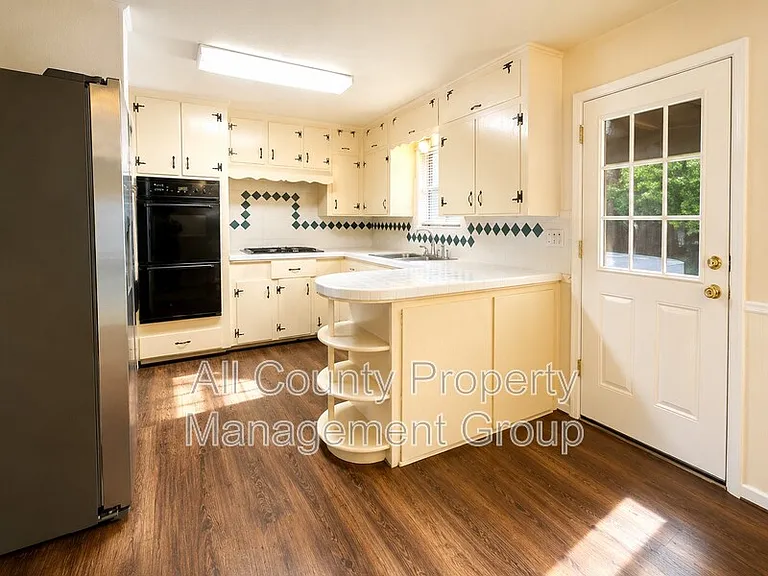 5016 Sabelle Ln — Photo 4