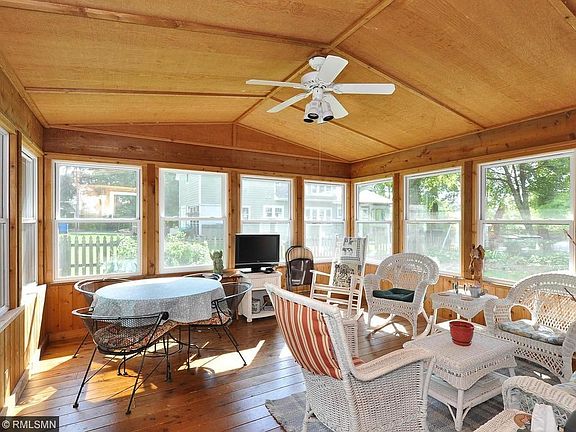 3 season porch out back to enjoy...