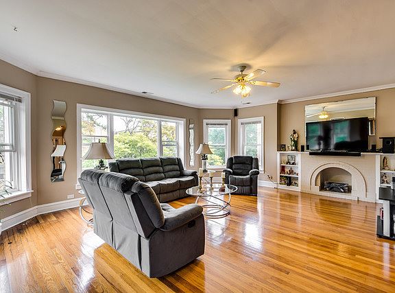 2nd image of 2147 W Arthur Ave