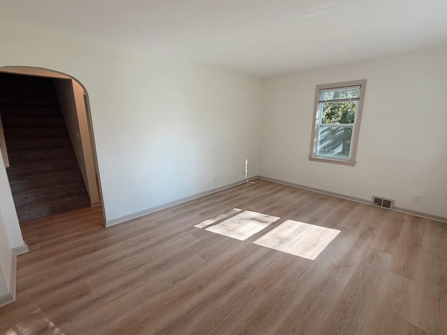 3 bed, 1378 sqft, $1,895 — Photo 3