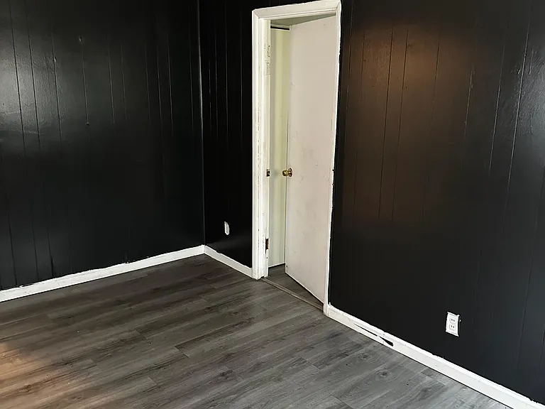 22738 Sharrow Ave — Photo 2