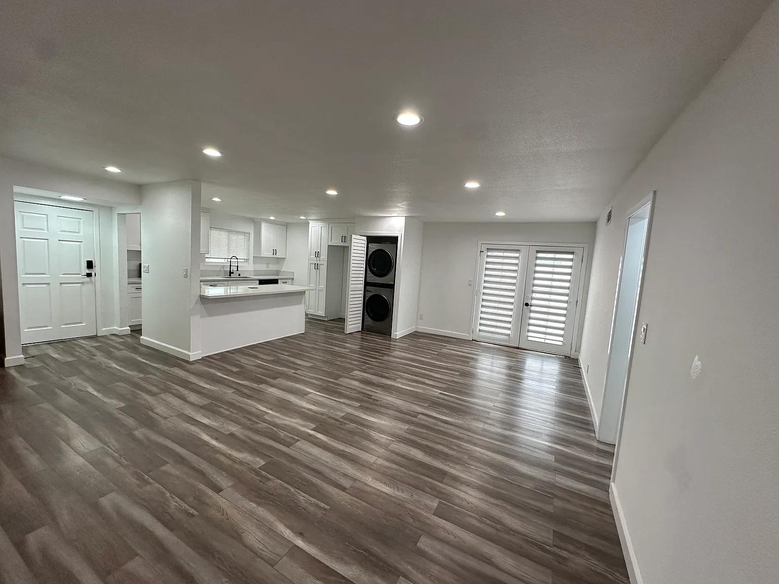 1702 W Myrtle St — Photo 3