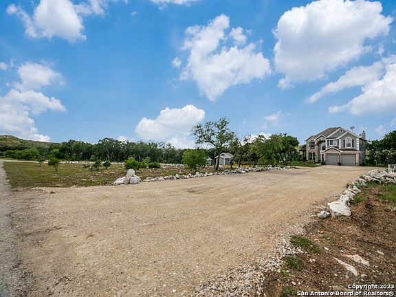 3rd image of 275 COUNTY ROAD 2751