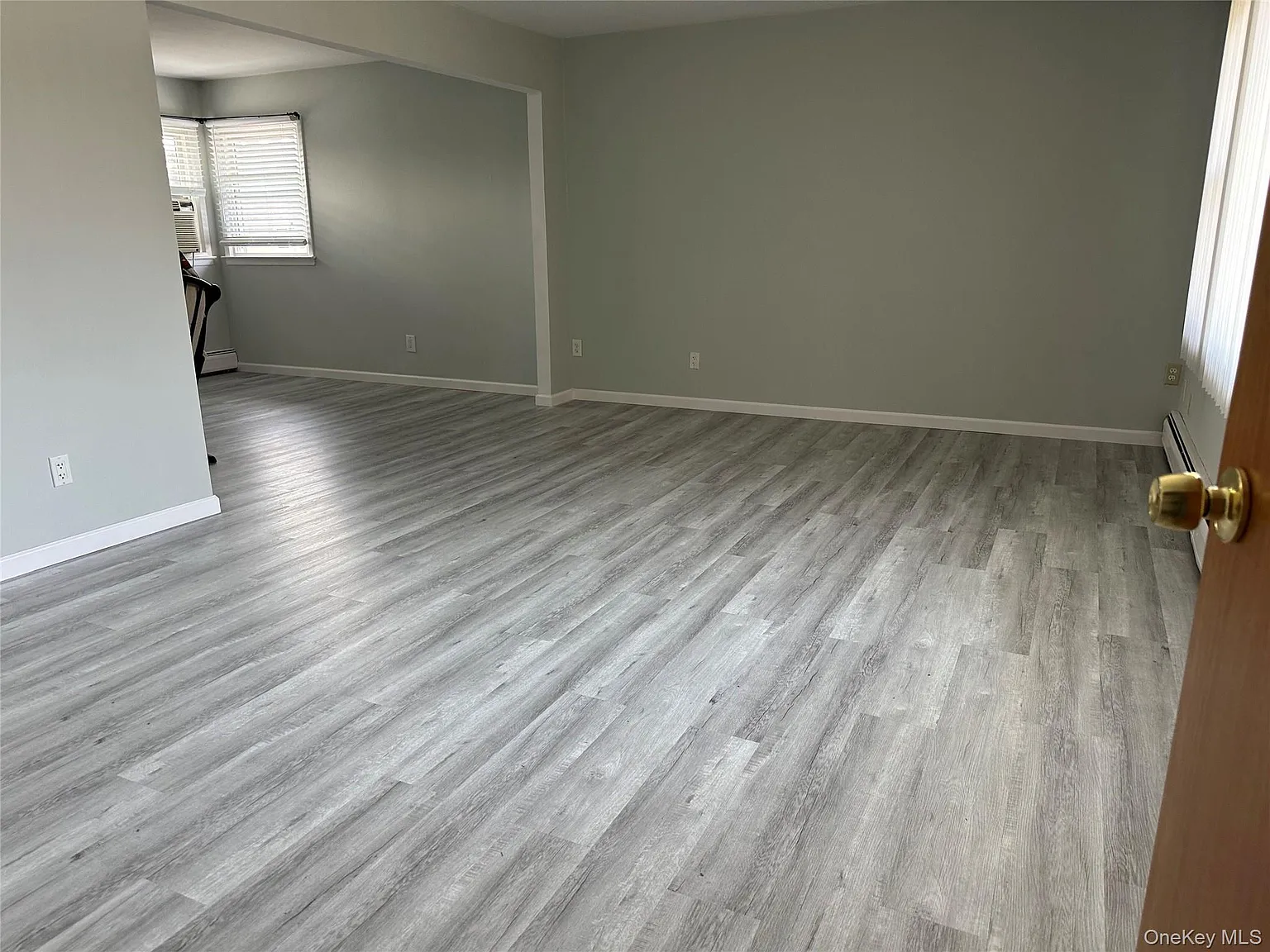 3 bed, 1.0 bath, 1100 sqft, $3,300 — Photo 3