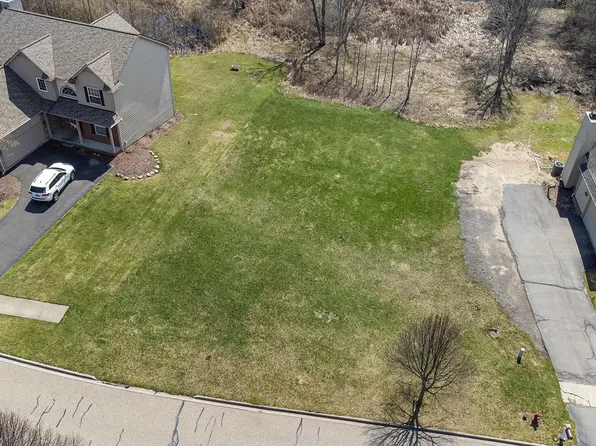 5808 Woodfield Pkwy, Grand Blanc, MI 48439