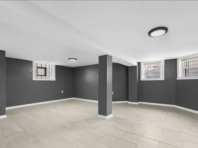 738 E Marquette Rd #G — Photo 2