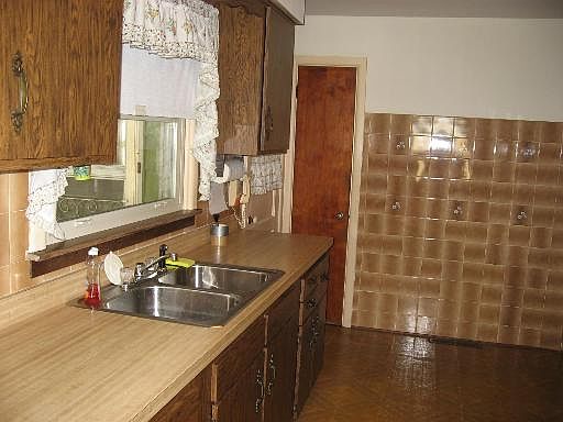 3rd image of 9227 Raymond Ave