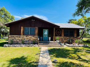 808 N Us Highway 55, Rocksprings, TX 78880