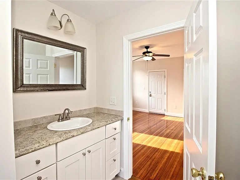 668 Thames St #2 — Photo 25
