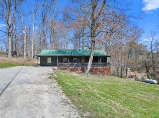112 Lewis White Ln, La Follette, TN 37766