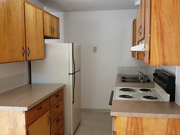 2nd image of 215 E Henley St #4018119