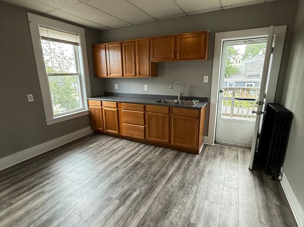 690 Central Ave APT 2