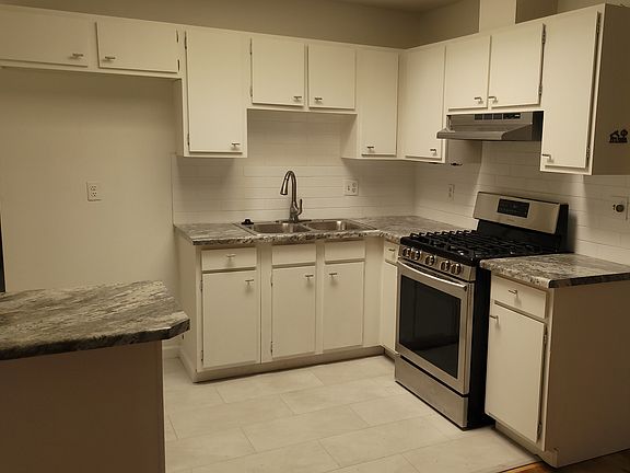 2nd image of 2450 Courtland Way