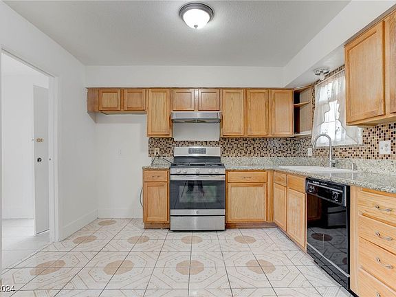 5th image of 3951 Emerson Ave
